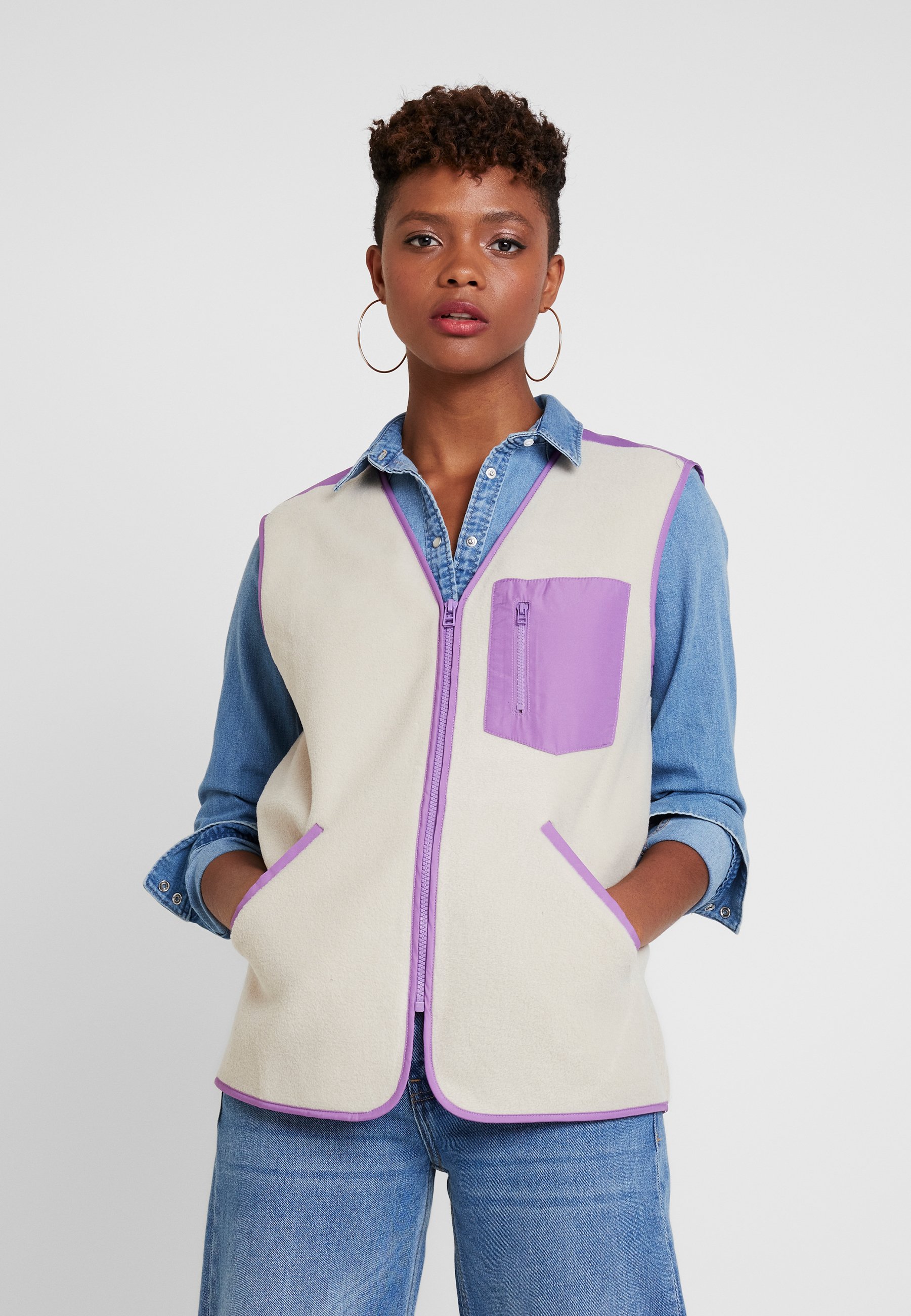 Monki vest Outlet