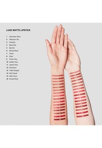 Bobbi Brown LUXE MATTE LIPSTICK - Lippenstift - red carpet