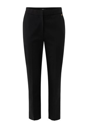 Pantalones negros a medida de corte recto con cinturilla y pliegue frontal sutil, mostrados sobre un fondo blanco.