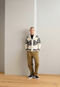 Lindbergh  INTARSIA   mleczny