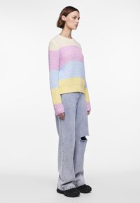 Pieces PCNAOMI O NECK  - Strikkegenser - pala/angel falls/pale banana