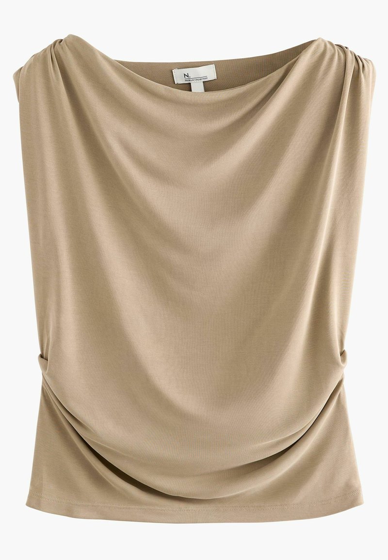Beige halenka z jemné látky, která má volný výstřih a na bocích řasení, což vytváří plynulou siluetu.