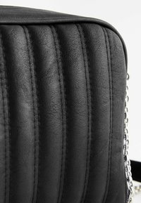 Next Geantă crossbody - black