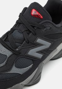 New Balance UNISEX czarny