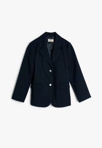 Blazer bleu marine en tissu texturé, avec un col cranté, deux poches avant, une poche poitrine, et des boutons argentés.