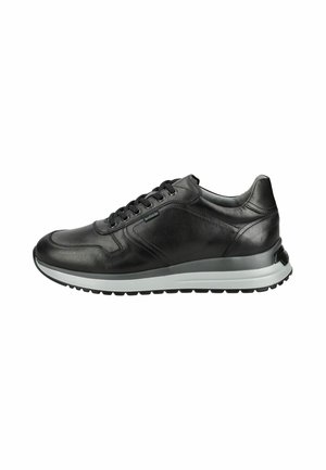 Sort lædersneaker med sorte snørebånd og en tyk grå og hvid sål, set fra siden på en hvid baggrund.