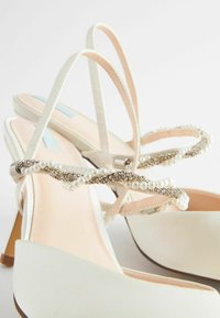Next FOREVER COMFORT REGULAR FIT - Svatební boty - ivory white