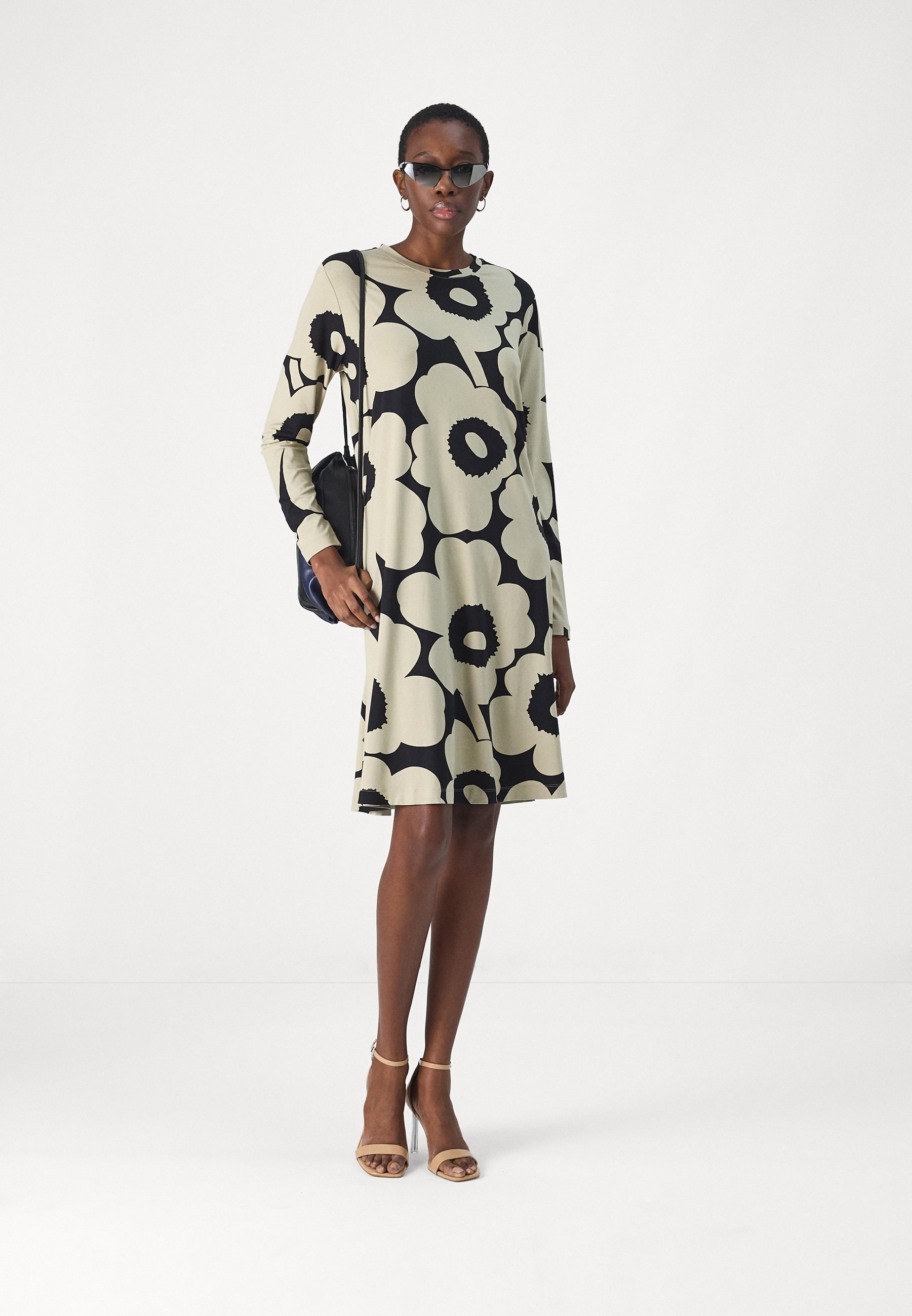 Marimekko TERASSI UNIKKO - Trikoomekko - sand/black/musta