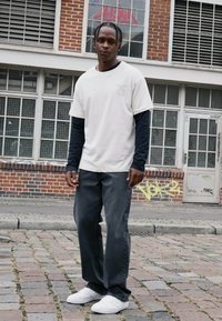 Legacies BENFICA LISSABON GLORIOSO - Marškinėliai su spaudiniu - off white