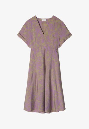 Beige midi-jurk met paars bloemenpatroon, korte mouwen, V-hals en getailleerde taille.