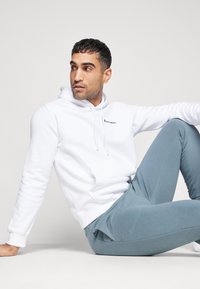 Champion ICONS HOODED SMALL LOGO - Jersey con capucha - white