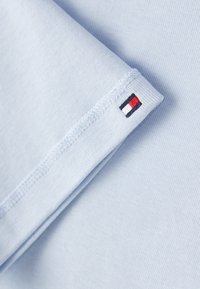 Tommy Hilfiger SLIM CODY - Basic T-shirt - breezy blue