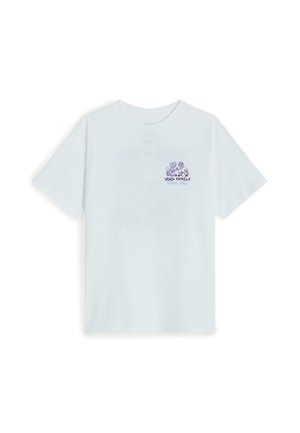Camiseta blanca de manga corta con pequeña ilustración morada de tres personas y texto "Vans Family Since 1966" en el pecho izquierdo.