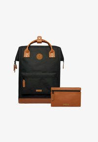 Geselecteerd, cologne black