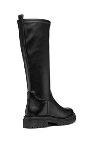 Bota de cuero negro hasta la rodilla con textura suave, punta redonda y suela de goma gruesa. Presenta una cremallera lateral y detalles de costura mínimos.