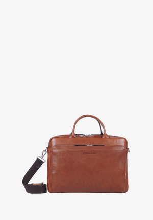 Borsa per laptop in pelle marrone con manici doppi, tracolla staccabile, tasca anteriore con zip e una superficie liscia. Presenta un marchio sul fronte.