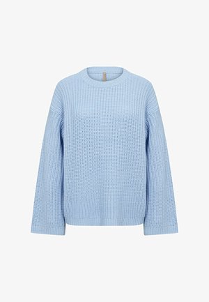 Pull tricoté bleu clair avec col rond, épaules tombantes et poignets côtelés. Présente un tissu texturé avec une coupe ample.