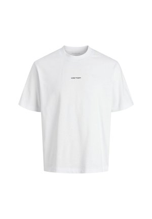 Biała bawełniana koszulka z okrągłym dekoltem, krótkimi rękawami i nadrukowanym logiem "CORE™ DEPT." z przodu. Gładka tekstura, regularny krój.