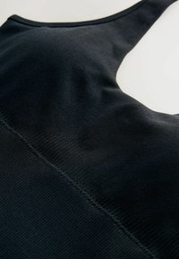 Unselected, black