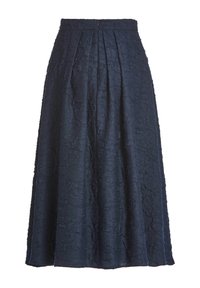 Jupe midi bleu marine en tissu texturé, taille haute et détail plissé sur le devant, présentée sur un fond blanc.