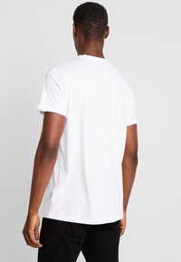 Solid SDGAYLIN - Pamata T-krekls - white