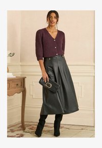 Geselecteerd, berry red