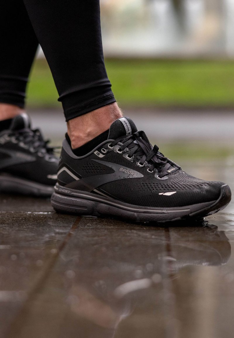 Brooks GHOST 15 Neutrala löparskor black /black ebony/grå Zalando.se