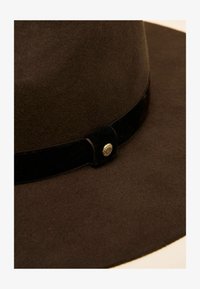 Selectat, chocolate brown