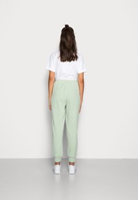 Sixth June BASIC SIGNATURE PANTS - Calças de fato de treino - green