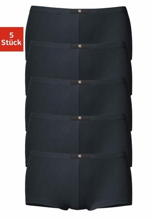 Fünf schwarze Herrenboxershorts, vertikal gestapelt, jeweils mit einem kleinen rechteckigen Markenlabel mittig am Bund.