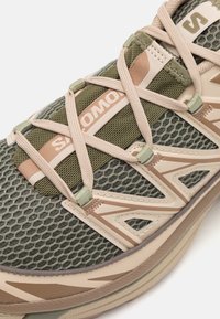 Salomon Sportstyle XT-6 EXPANSE SEASONAL UNISEX - Sneakers basse - deep lichen green/cement/portabella