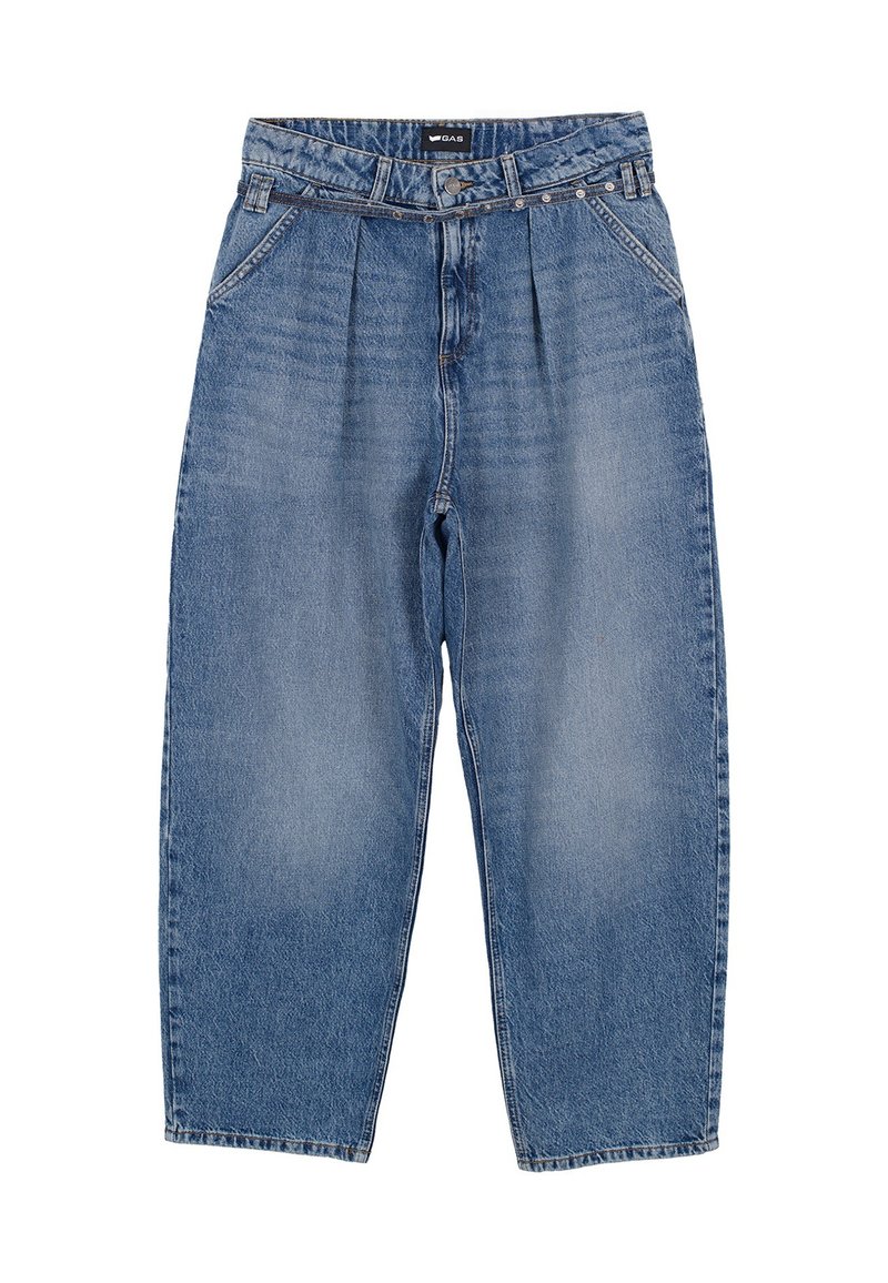 Jeans in denim blu chiaro con una vestibilità comoda, fronte plissettato, vita con passanti per cintura e gambe dritte. Texture invecchiata con effetti di sbiadimento.