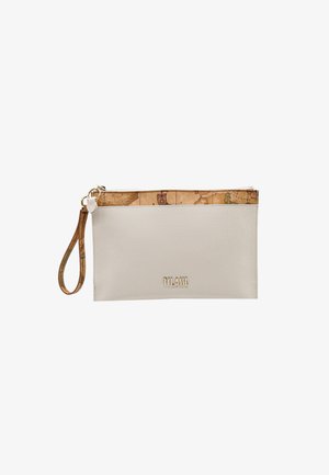 Piccola pochette beige con logo dorato "1CLASSE", chiusura a zip, cinturino da polso e rifinitura superiore con un motivo a mappa antica.
