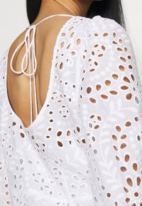 Forever New Denní šaty - off-white