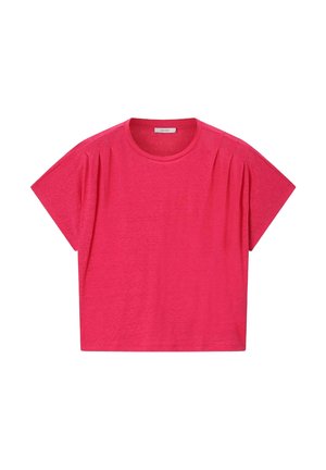 Chemise rose vif à manches courtes avec encolure ronde et détails plissés près des épaules, présentée sur fond blanc.