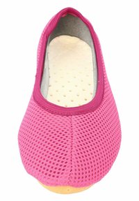 Roze mesh ballerina met een ronde neus, voorzien van een zachte inlegzool en een gladde, geëxtrudeerde zool. Perforeerde binnenkant voor ademend vermogen.