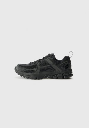 VOMERO 5 - Trainers - black