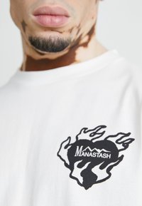 Manastash TEE BANDANA - Tops ar garām piedurknēm - white