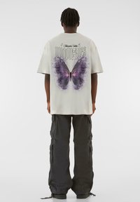 MJ Gonzales HEAVY OVERSIZED - FROSTED WINGS - Print T-shirt - lightasphalt