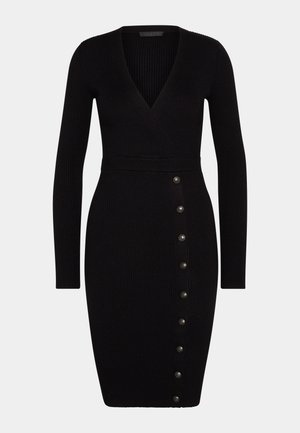 Schwarzes, geripptes Strickkleid mit langen Ärmeln, V-Ausschnitt, tailliertem Schnitt und einer einzelnen Reihe metallischer Knöpfe auf der linken Seite.