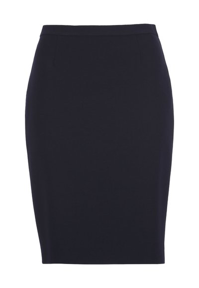 Czarna, prosta spódnica do kolan z dopasowanym stanem, gładkim materiałem, bez widocznych wzorów ani zdobień.