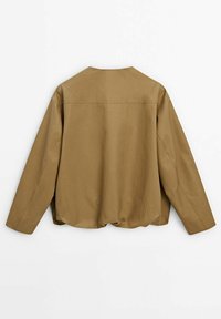 Veste en coton marron avec coupe légèrement oversize, comprenant un col plat, des manches longues et un dos sans coutures.
