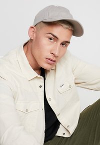 Flexfit LOW PROFILE - Sapka - silver