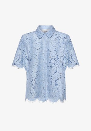 Lyseblå bluse med korte ærmer i blonder med blomsterprint, bølgeskårede kanter og spids krave, knaplukning foran skjult af blonder.