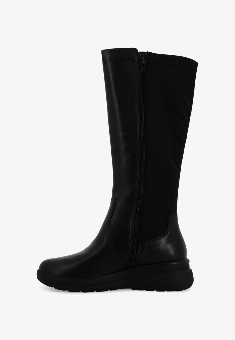 Stivale nero alto in pelle con zip laterale, punta arrotondata e suola piatta in gomma, progettato per comfort e stile.