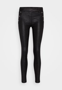 Pantalon noir slim fit avec une texture brillante et six boutons décoratifs, trois de chaque côté près de la taille.