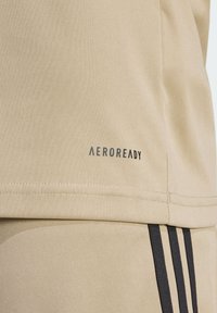 adidas Performance SQUADRA25 SHORT SLEEVE - T-shirt de sport - blanch cargo black warm vanilla