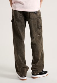 Vans DRILL CHORE CARPENTER ACID WASH  - Straight leg jeans - olive