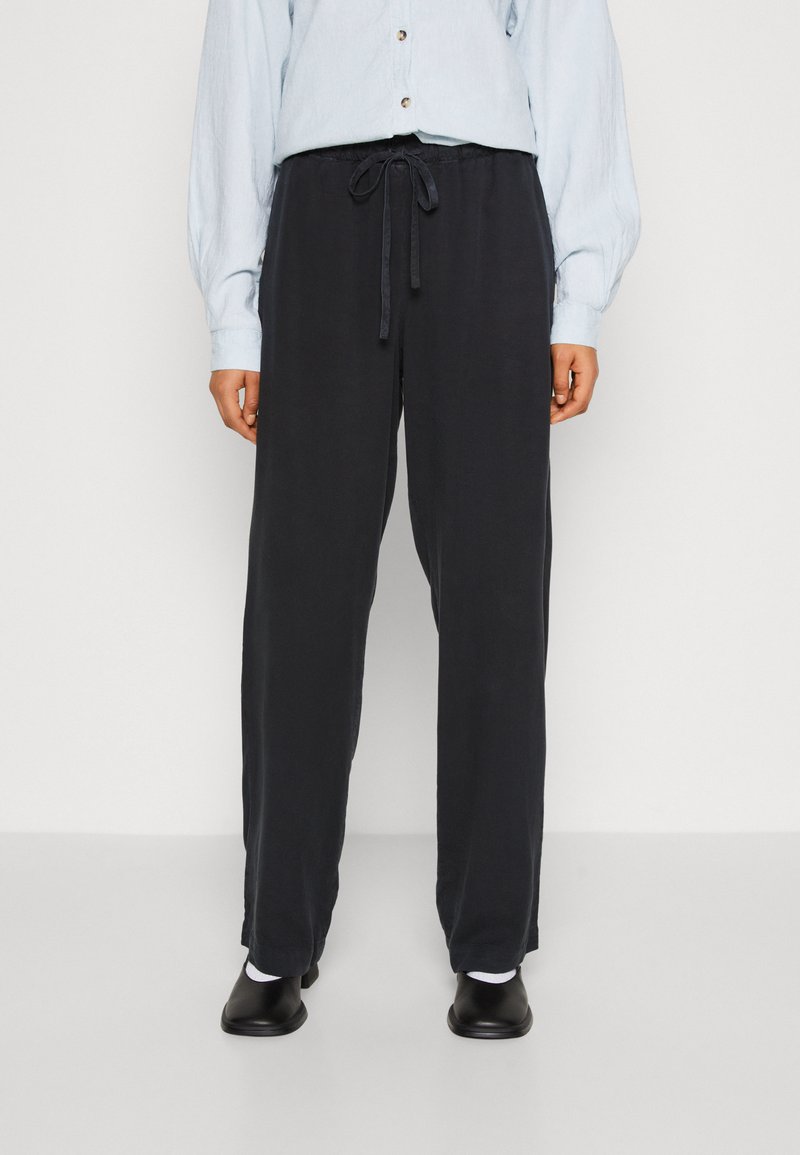 Samsøe Samsøe TROUSERS - Nadrágok - washed black
