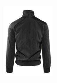 Cappotto bomber nero con colletto alto, polsini ed orlo elasticizzati. Realizzato in materiale leggero e liscio, presenta un design minimalista.